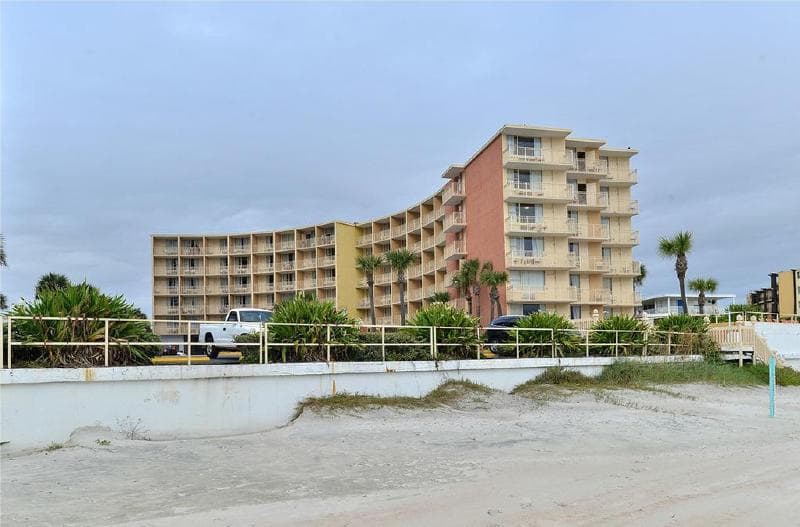 Rushhh Daytona Beach Tapestry Collection By Hilton 3