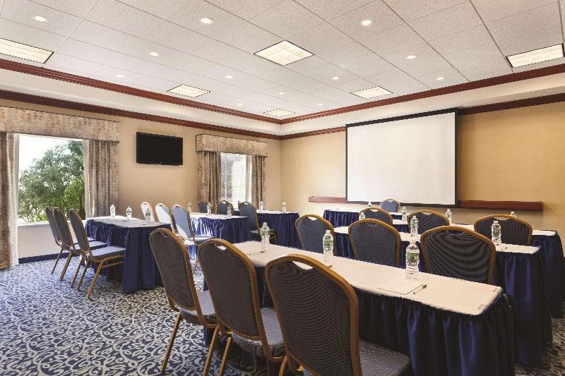 Hampton Inn & Suites Mystic photo 1