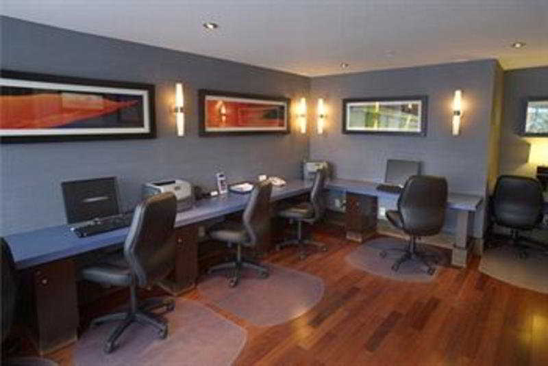 Sandman Hotel & Suites Winnipeg Airport 3