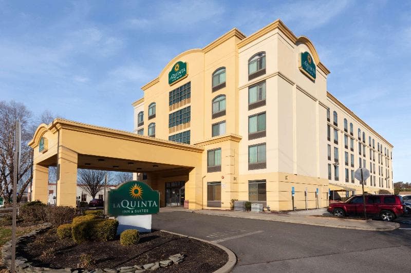La Quinta Inn & Suites by Wyndham Garden City photo 1