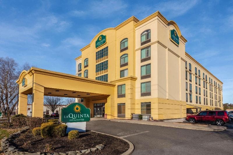 La Quinta Inn & Suites by Wyndham Garden City 5