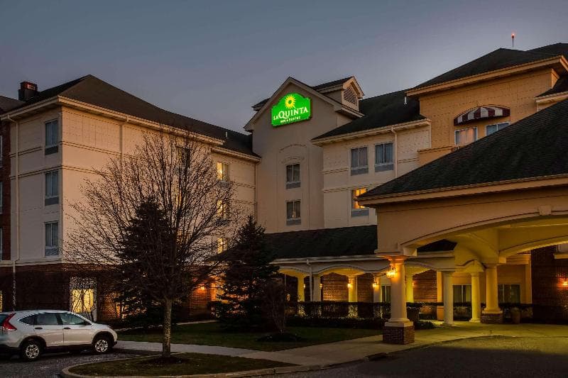 La Quinta Inn & Suites Islip 4