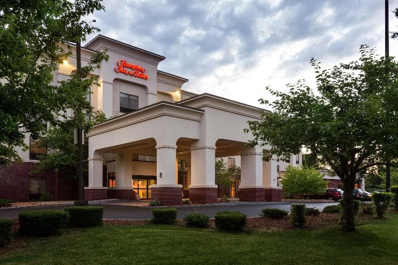 Hampton Inn & Suites Manchester-Bedford photo 1