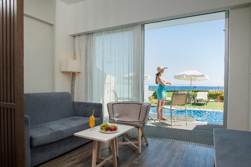 Pernera Beach Hotel 4