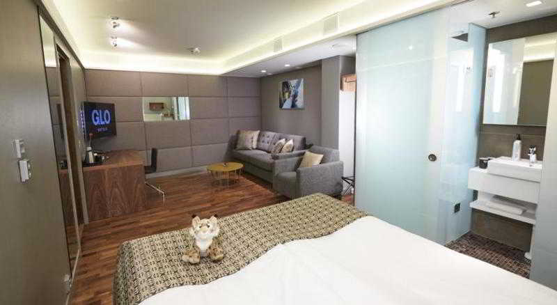 GLO Hotel Airport 5