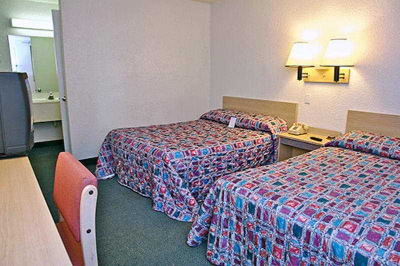 Motel 6 Denver Central 4