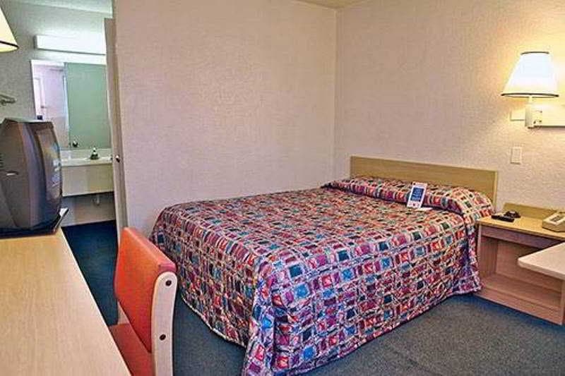 Motel 6 Denver Central 5