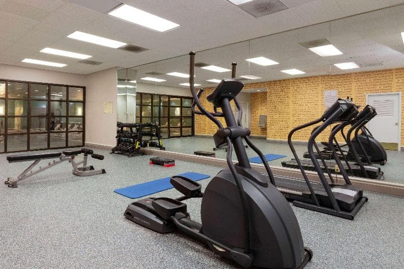 La Quinta Inn & Suites by Wyndham Secaucus Meadowlands 3
