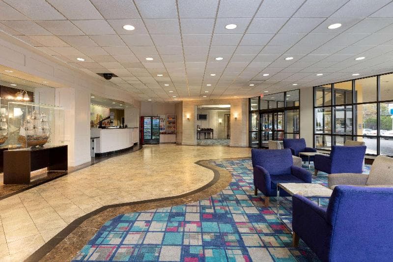 La Quinta Inn & Suites by Wyndham Secaucus Meadowlands 1