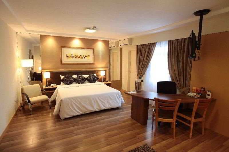 Summit Hotel Monaco 5
