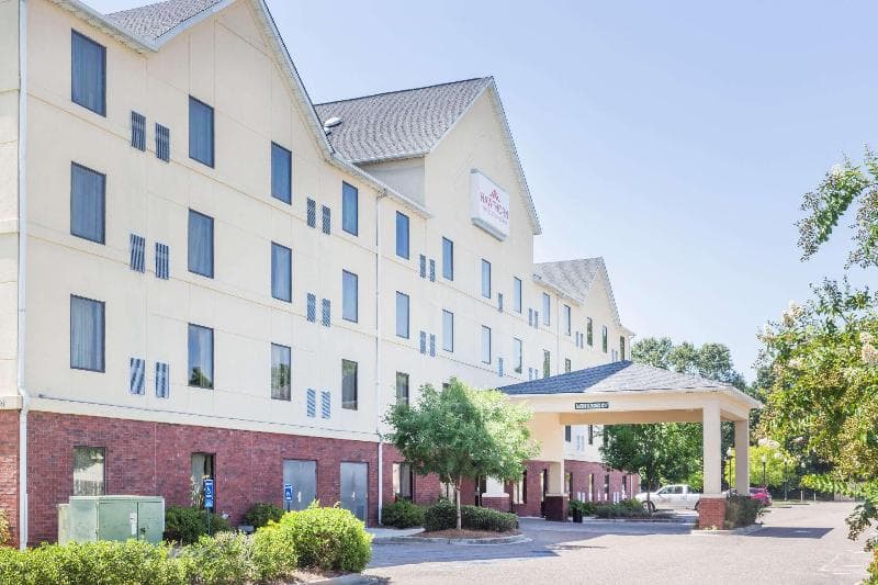 Clarion Pointe Charleston - West Ashley photo 1