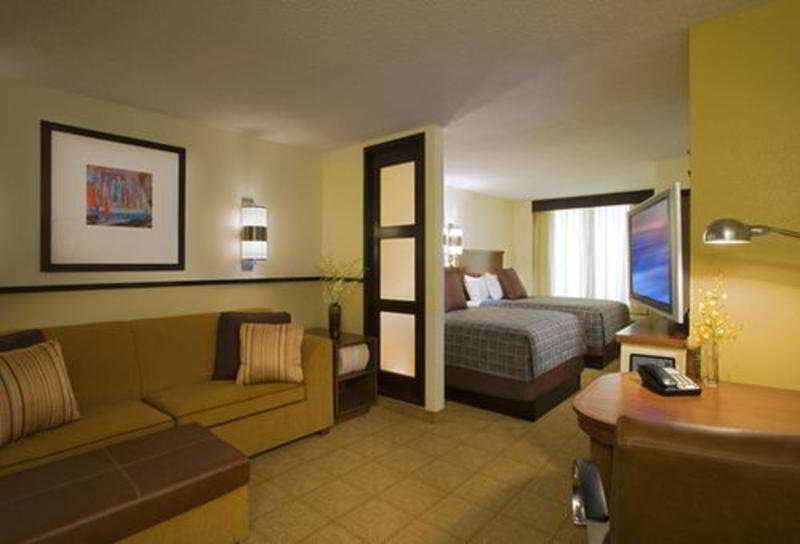 SpringHill Suites Birmingham Downtown at UAB 4