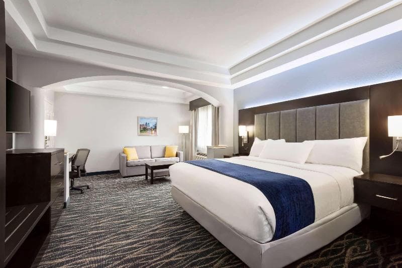 Days Inn & Suites by Wyndham Houston Hobby Airport 4