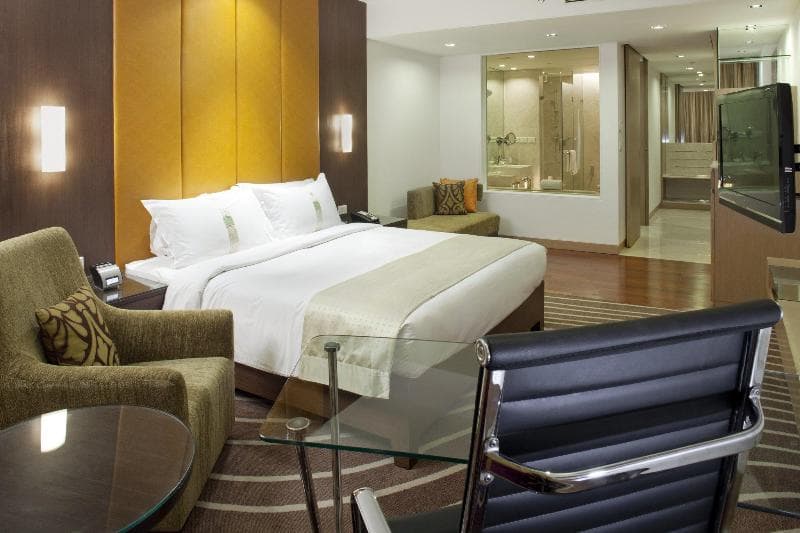 Holiday Inn Mumbai International Airport 5