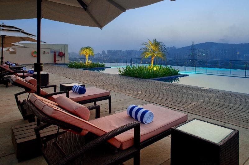 Holiday Inn Mumbai International Airport 2