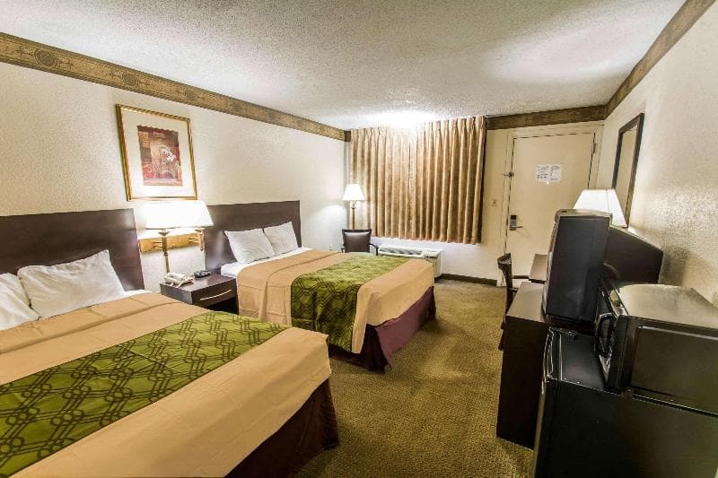 Econo Lodge 2