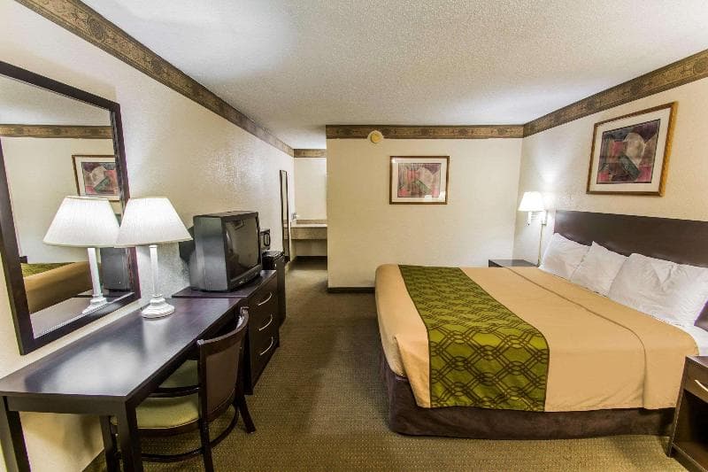 Econo Lodge 4