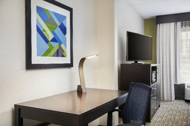 Holiday Inn Express & Suites Jacksonville SE- Med Ctr Area 5