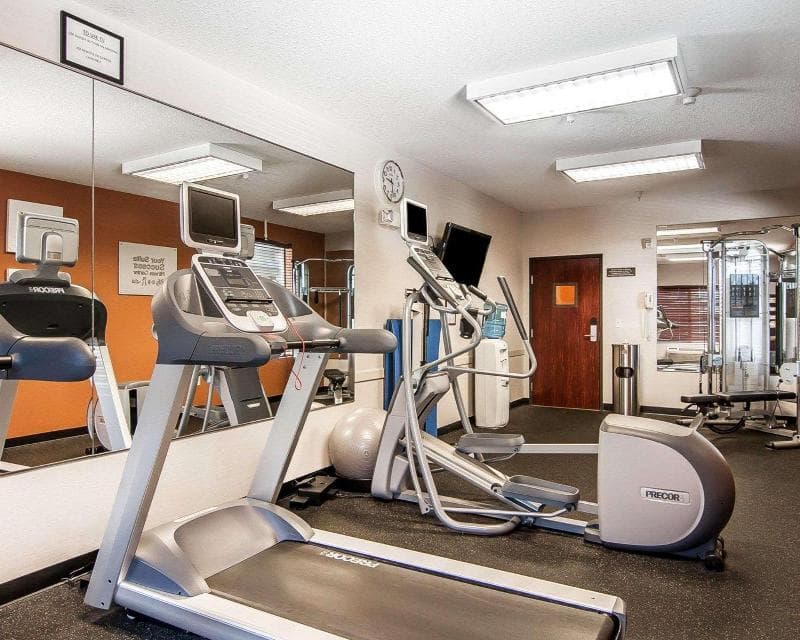 Comfort Suites Airport 2