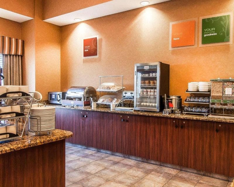 Comfort Suites Airport 3