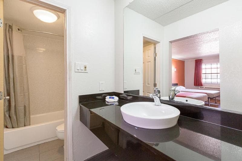 Motel 6 North Kirkland 4