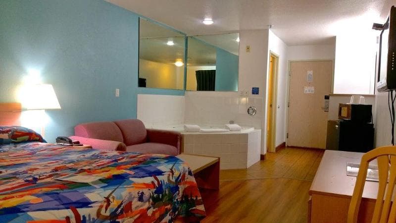 Motel 6 Seaside 4