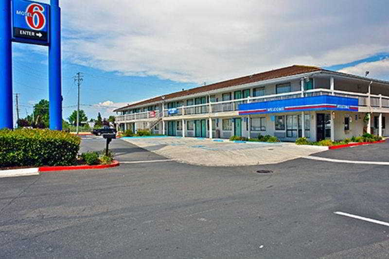 Motel 6 Medford North photo 1