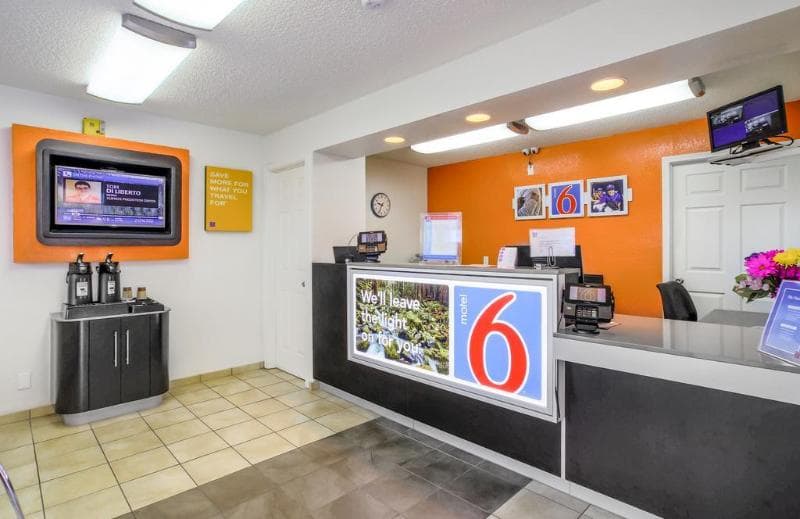 Motel 6 Medford North 4