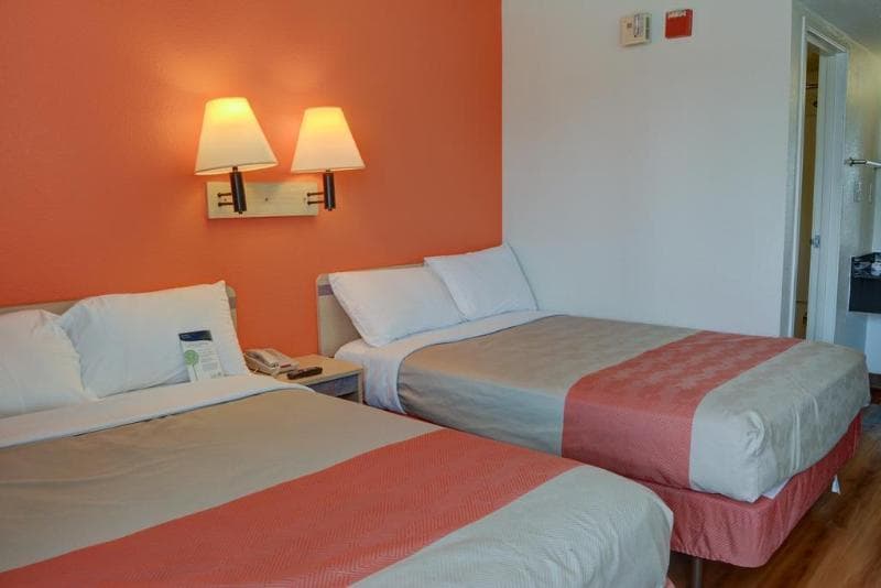 Motel 6 Salem 3