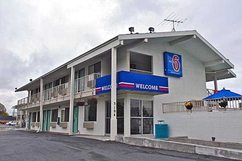 Motel 6 Portland Central photo 1