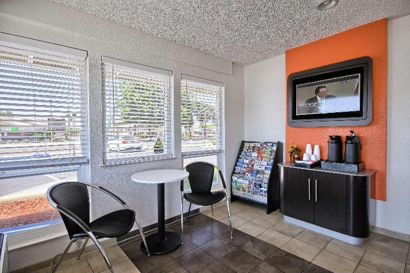 Motel 6 Fresno - Blackstone South 4