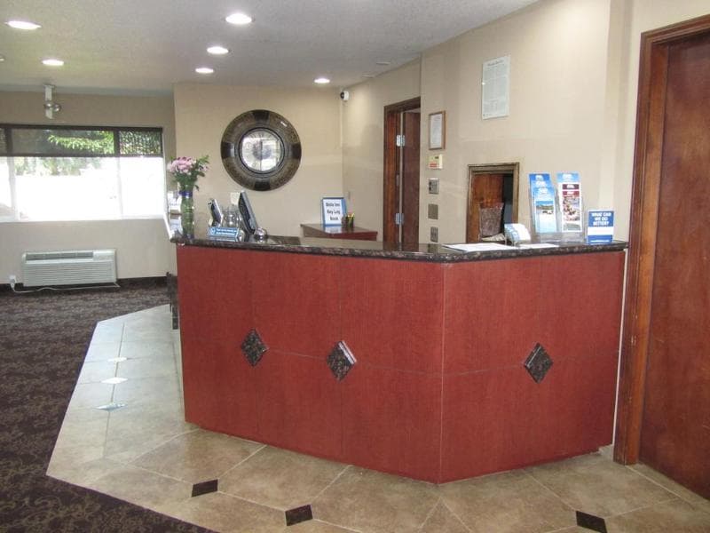 Red Lion Inn & Suites Vancouver 5