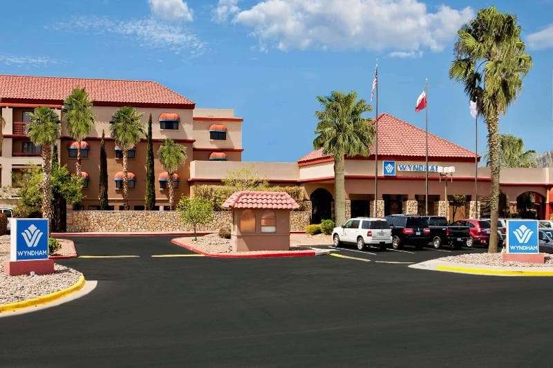 Wyndham El Paso Airport Hotel & Water Park photo 1