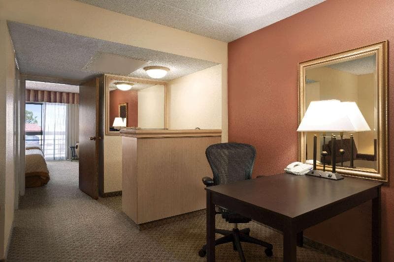Wyndham El Paso Airport Hotel & Water Park 3