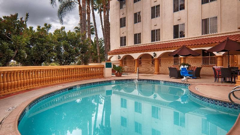 Hampton Inn & Suites Santa Ana/Orange County Airport 4