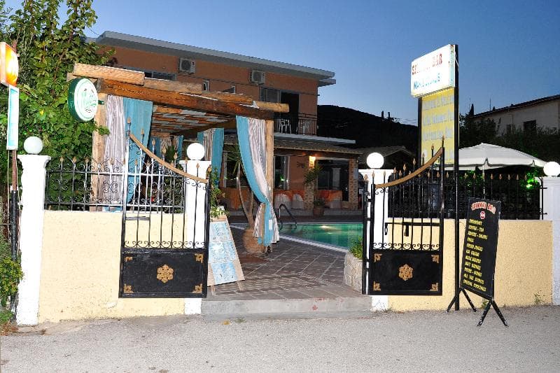 Makis Louvlis Apartments 4