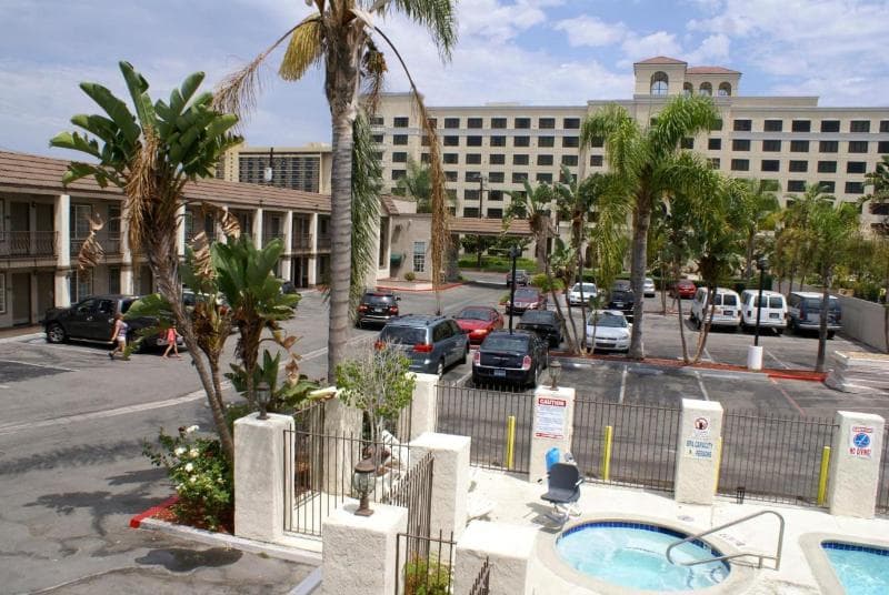 Queens Inn Anaheim 4