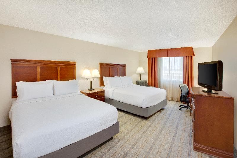 Holiday Inn Express Dallas Market Center 3