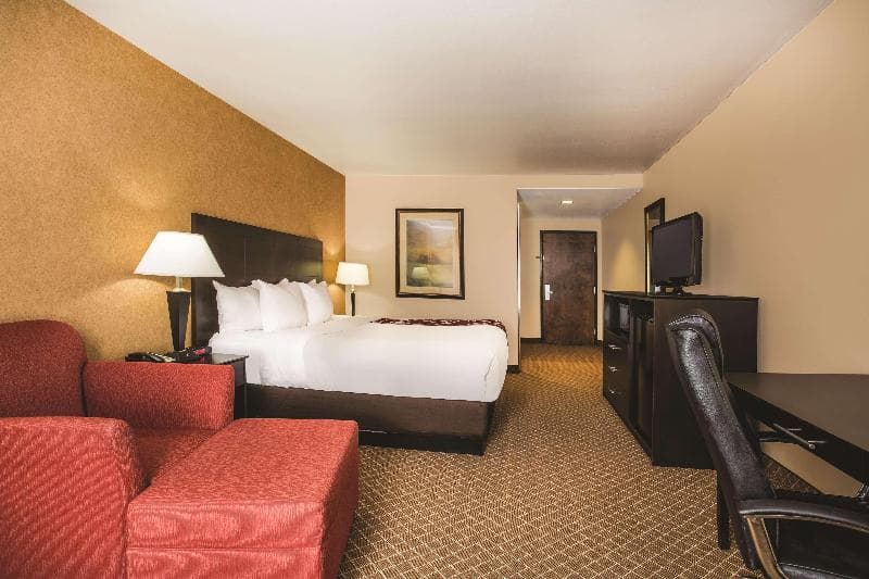 La Quinta Inn & Suites by Wyndham Ely 4