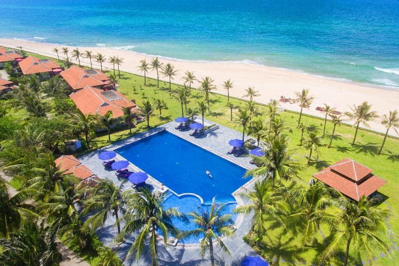 Lapochine Beach Resort main