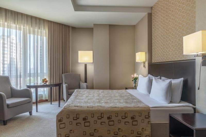Point Hotel Baku 4
