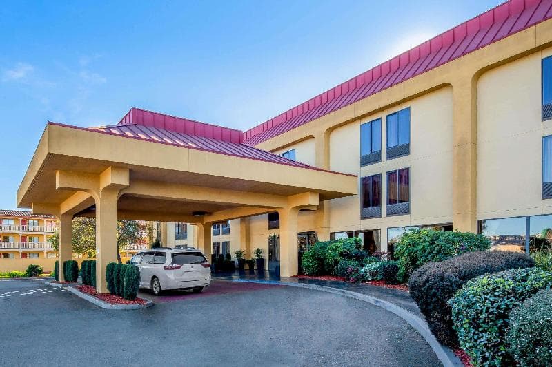 La Quinta Inn & Suites by Wyndham Oakland Airport Coliseum 3