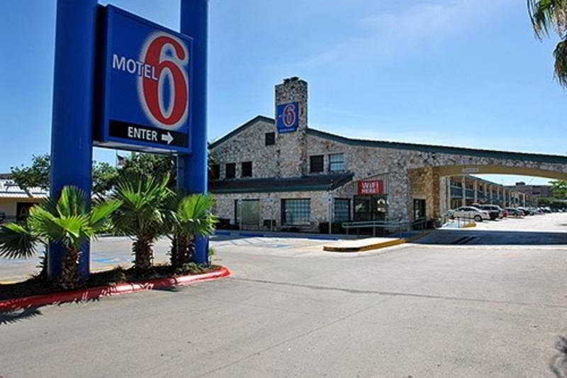 Motel 6 San Antonio Downtown - Market Square photo 1