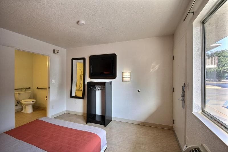 Motel 6 San Marcos 3