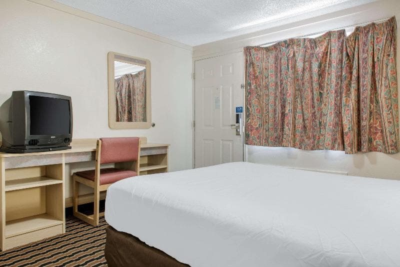 Rodeway Inn 4