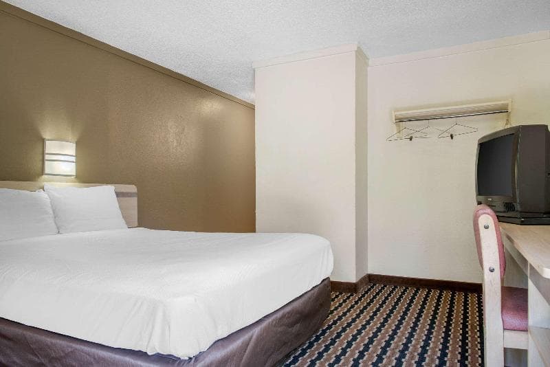 Rodeway Inn 5
