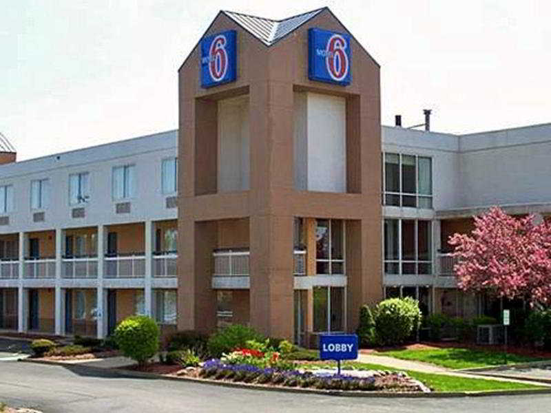Motel 6 Cleveland - Willoughby photo 1