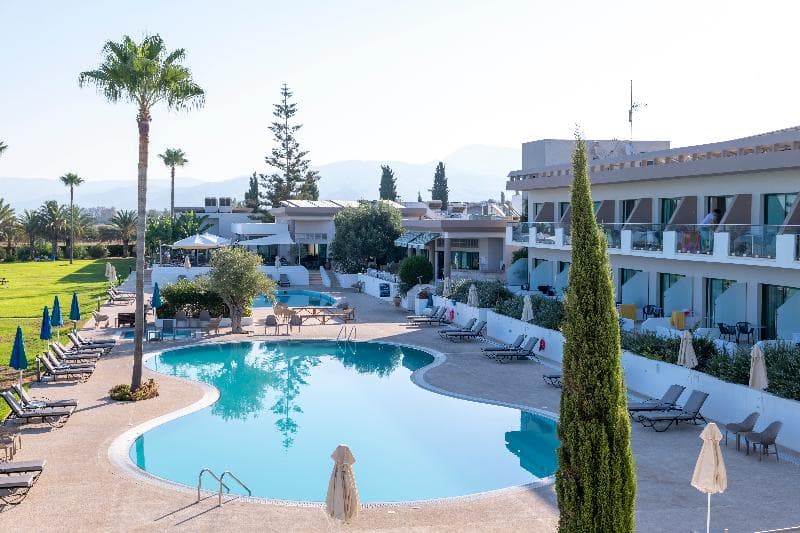Natura Beach Hotel & Villas 2