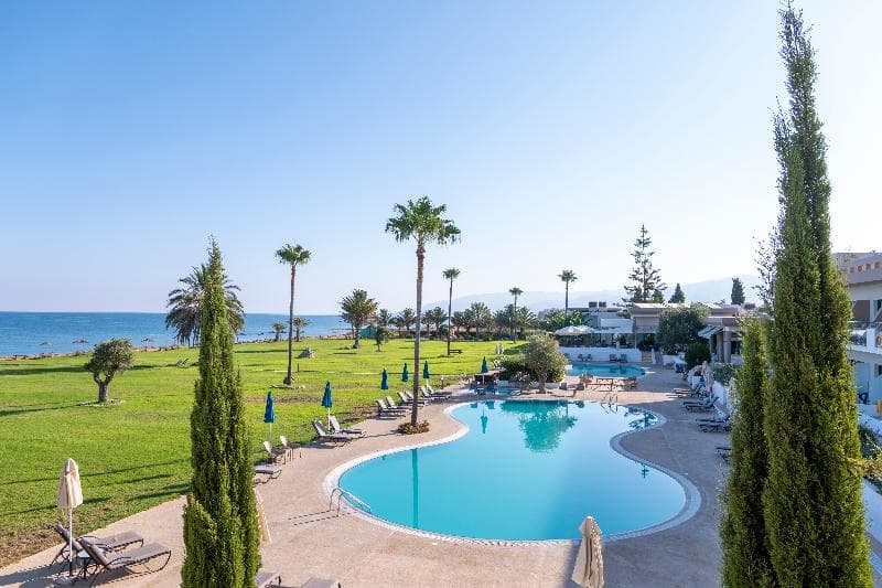 Natura Beach Hotel & Villas 3