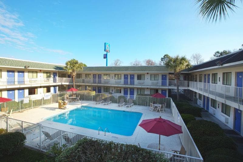 Motel 6 Charleston North 4